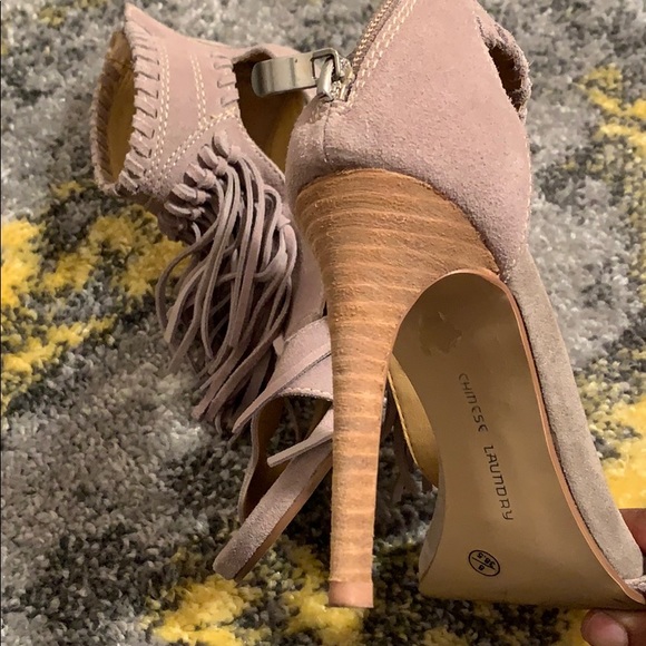 Chinese Laundry taupe stilettos siz 8 - Picture 4 of 4